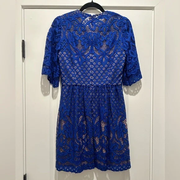 BCBGMAXAZRIA Jillyan Floral Lace Dress Sz 4 - Picture 7 of 8